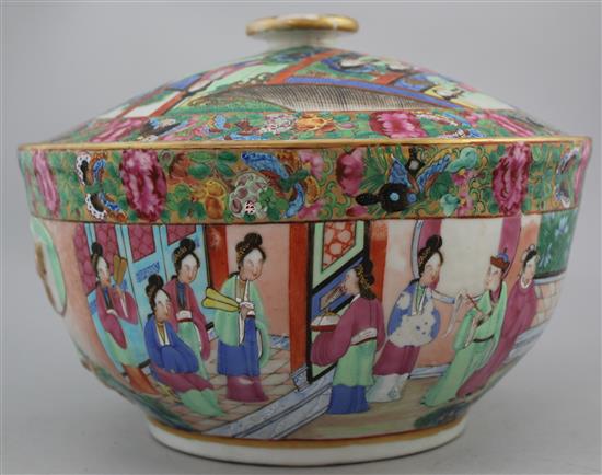 Chinese Canton-decorated famille rose bowl and cover, c.1830, diam. 25cm, bowl lacking handle(-)